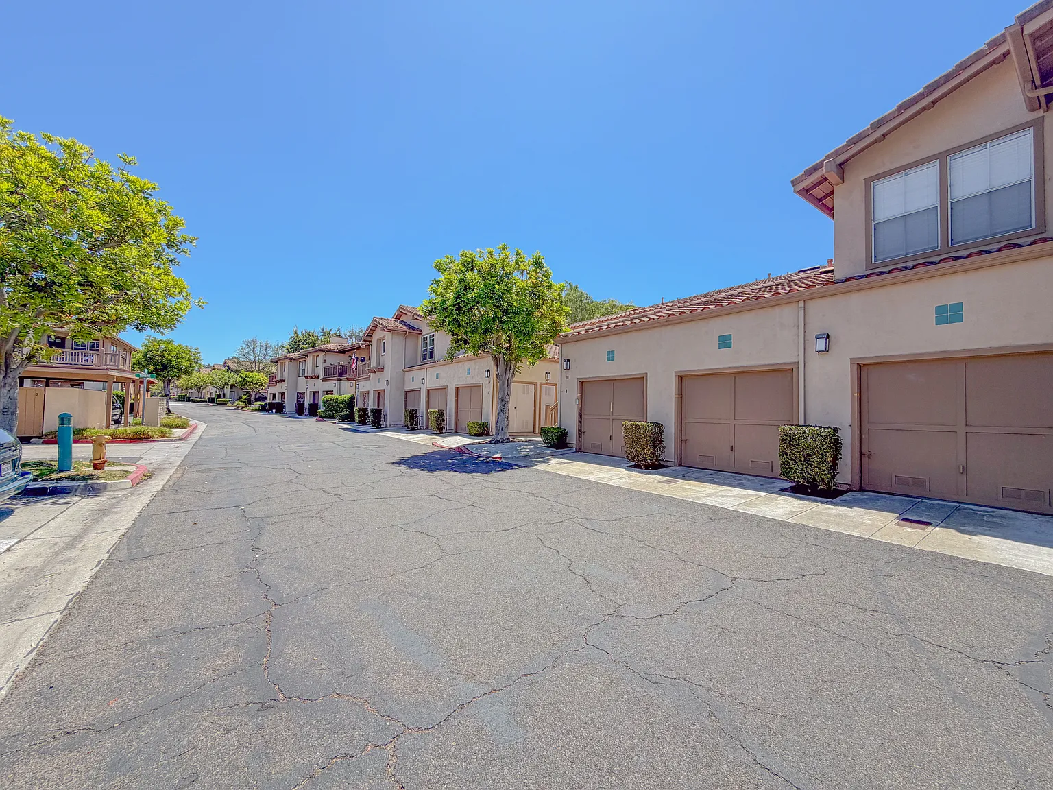 2 bed, 875 sqft, $3,150 — Photo 1