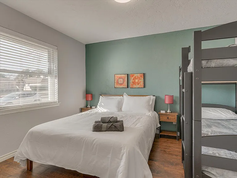 1425 Mayfield Ave — Photo 35