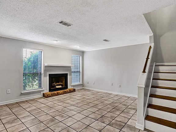 5th image of 16 Lake Barnett Dr