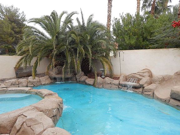 Custom pool and fountains