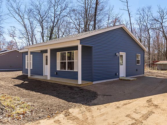 3rd image of 8992 Mackinaw Trail Dr