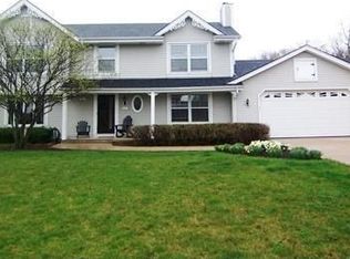 4053 S 96th St, Greenfield, WI 53228