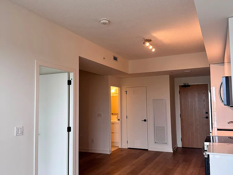 33 Erie Ave #711 — Photo 8