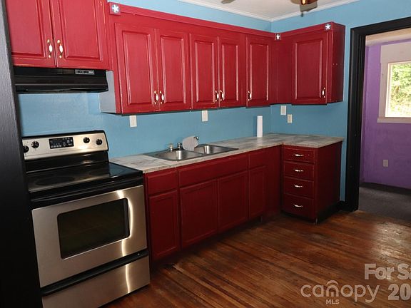 4th image of 608 Westwood Cir