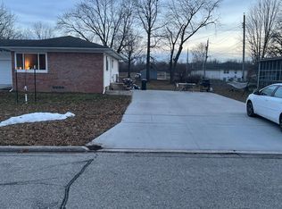 706 W 28th St, Cedar Falls, IA 50613