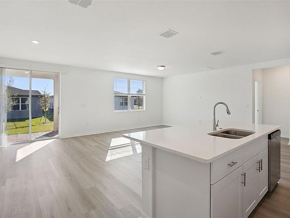 3rd image of 4706 Jasmine Cir