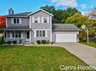 2436 Oak Forest Dr, Holland, MI 49424