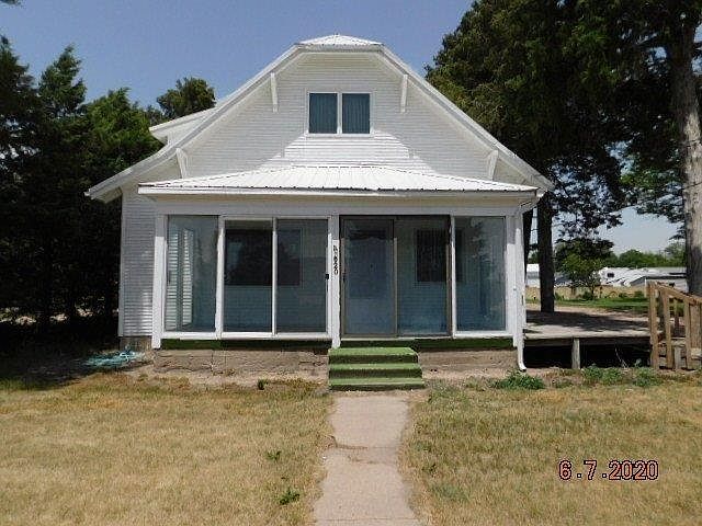 1st image of 620 1st St