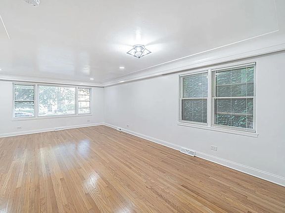 5th image of 7530 N Oakley Ave #1