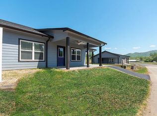 124 Diamond Ave, Franklin, NC 28734