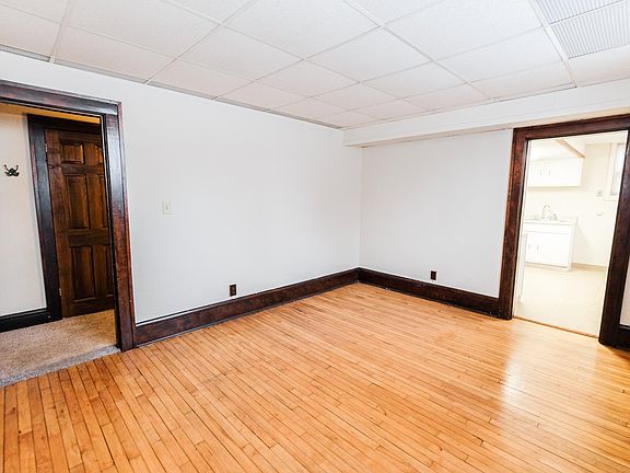 5th image of 107 Fairview Ave N #9