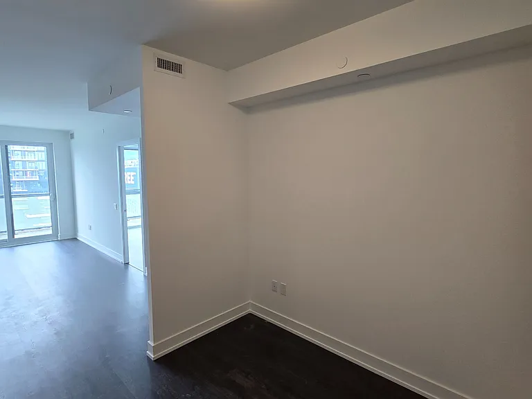 30 Inn On The Park Dr #3311 — Photo 2