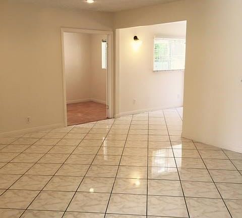 5th image of 11701 Magnolia St