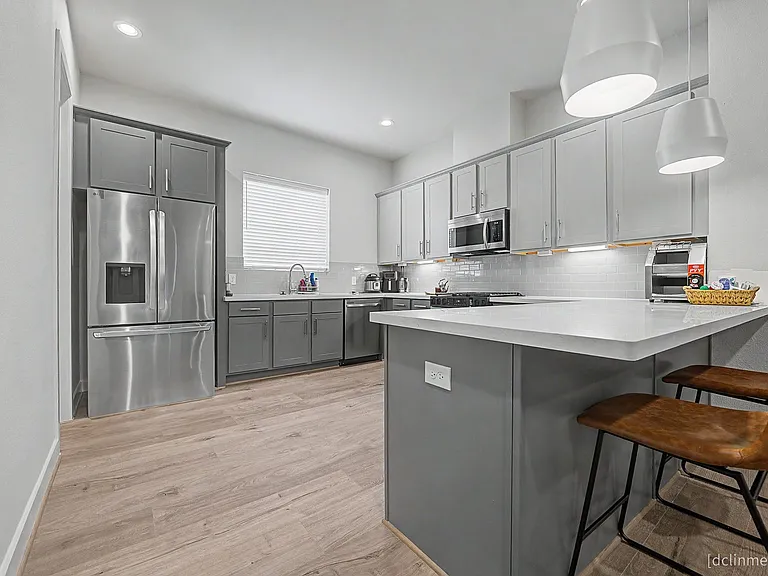 3033 Hicks St — Photo 11