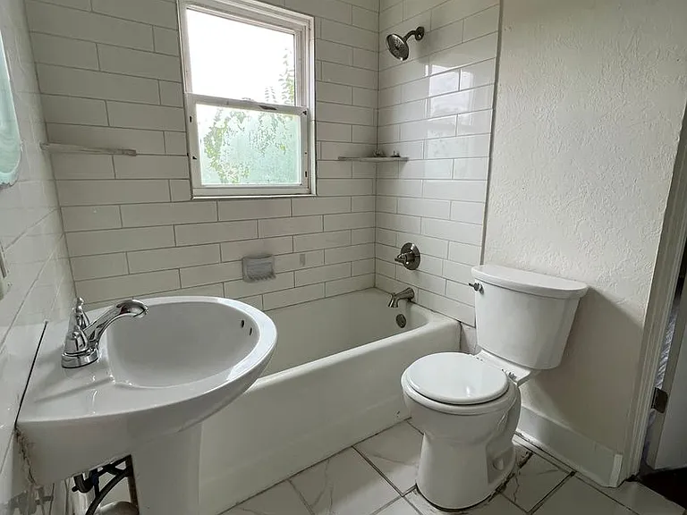 1601 NW Bell Ave — Photo 6