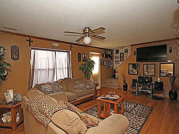 5th image of 551 Michael Irvin Dr