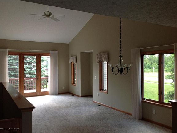 5th image of 122 Hartwell Ter #122