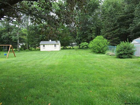 3rd image of 10 Acorn Ave