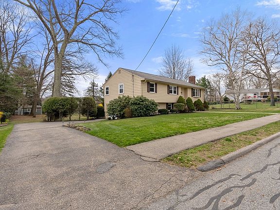 3rd image of 31 Nottingham Dr