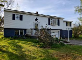 678 Hudson Rd, Corinth, ME 04427