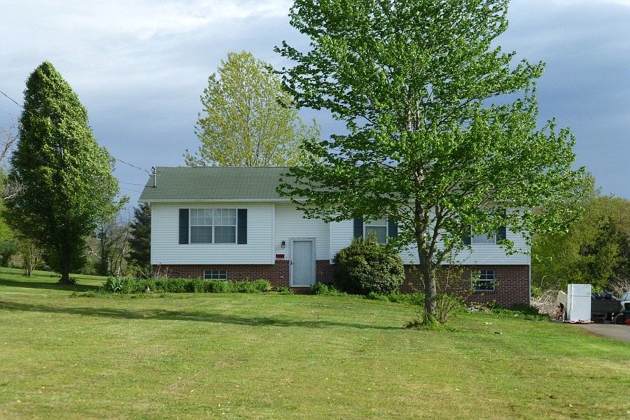 1st image of 697 Ross Dr