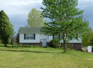 697 Ross Dr, Dandridge, TN 37725
