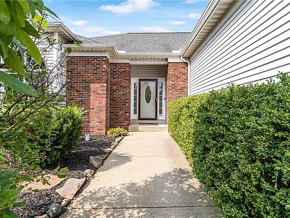 3rd image of 1177 Meadow Woods Dr