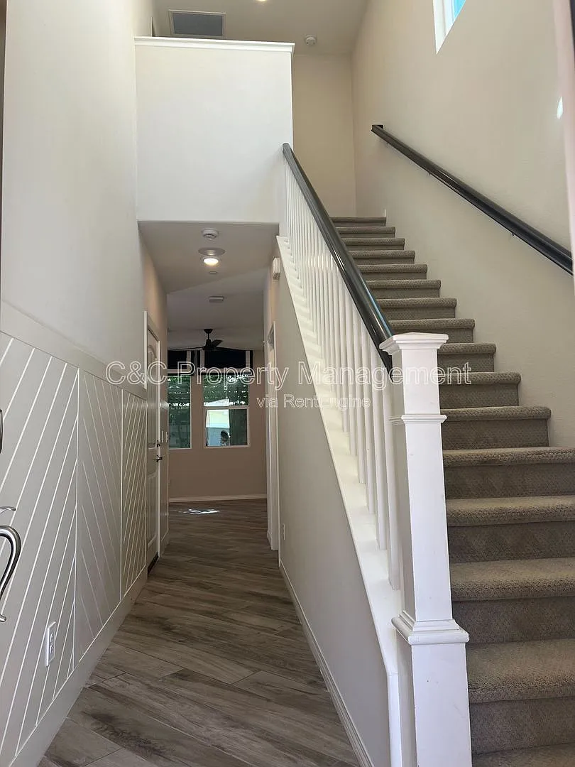 3 bed, 2.5 bath, 1498 sqft, $3,450 — Photo 3