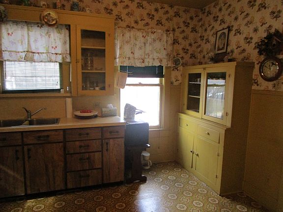 3rd image of 2502 Hicks Ave