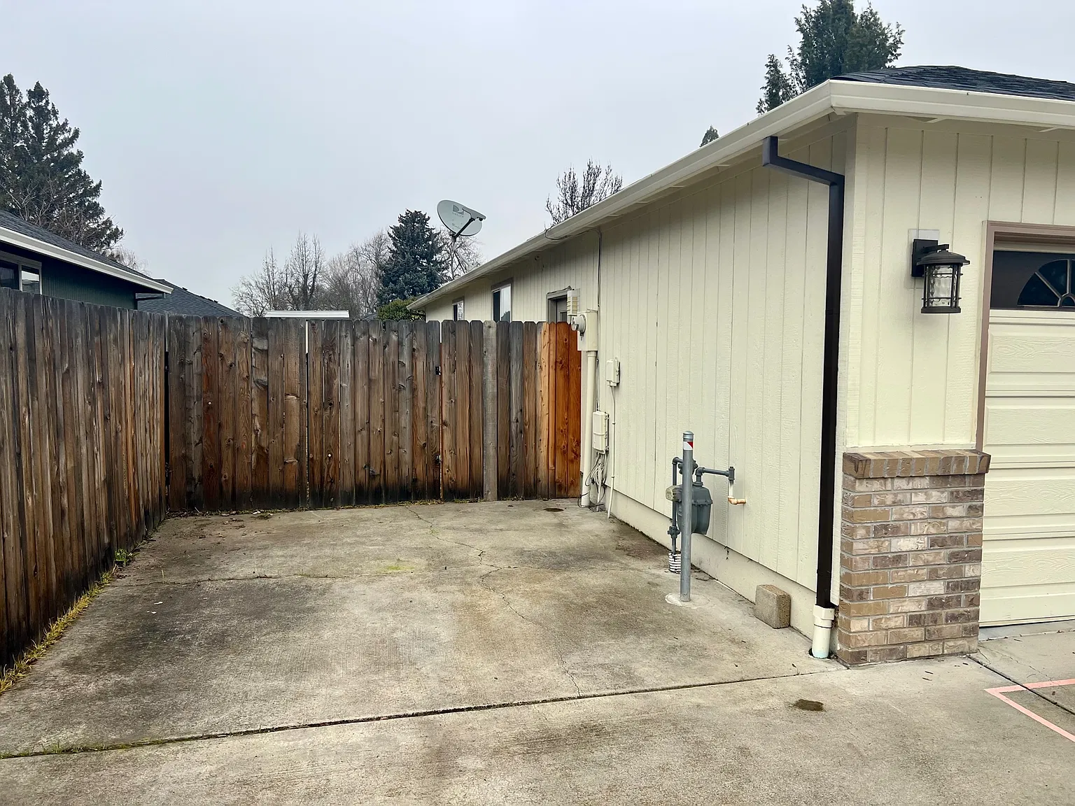 469, ID #, 877 Westrop Drive - 1 — Photo 3