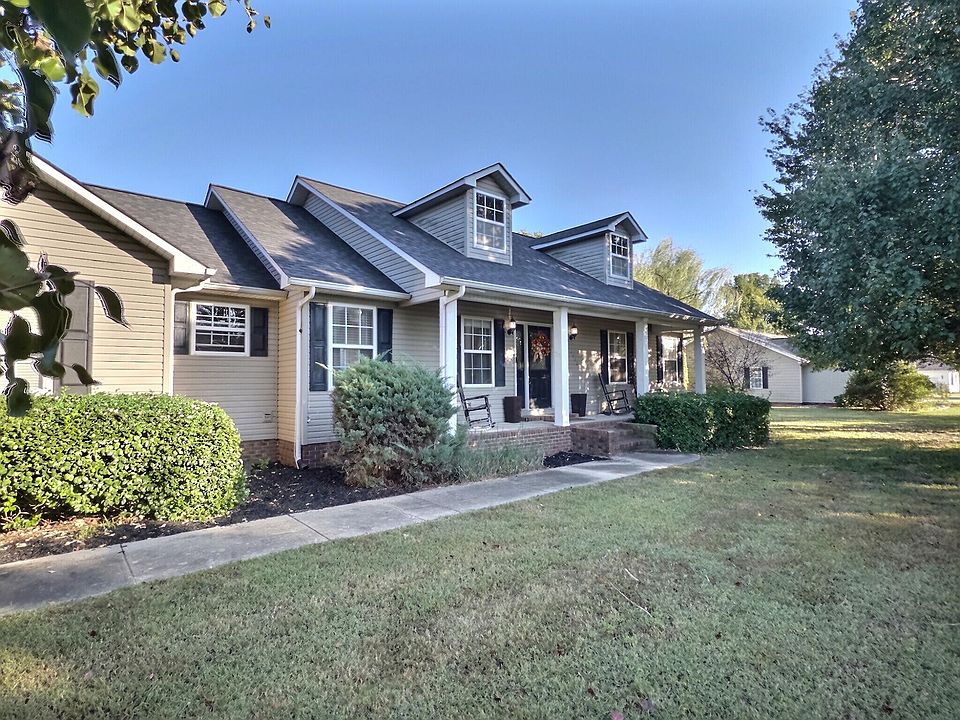 1st image of 1112 Oakcrest Lane