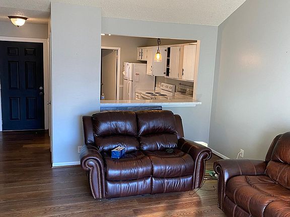 4th image of 708 Castle Dr Unit B