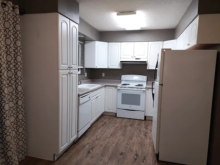 2620 Vintage Ave SE — Photo 4