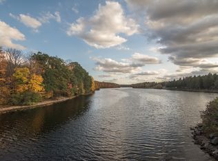 70 Haycock Dr, Kintnersville, PA 18930