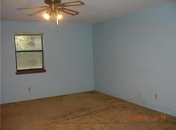 5th image of 2913 W Parkwood Dr