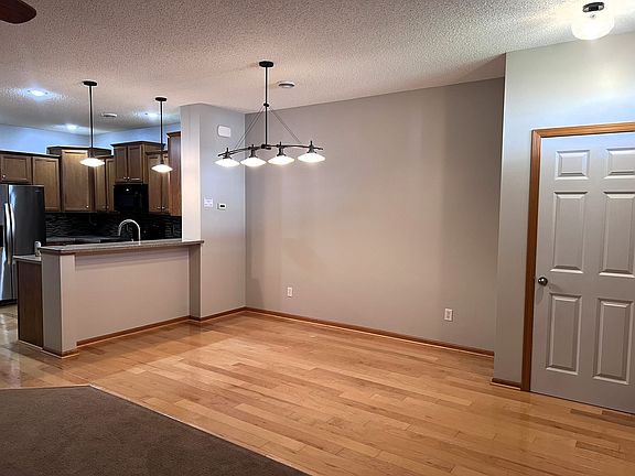 4 dining into kitchen_09122024