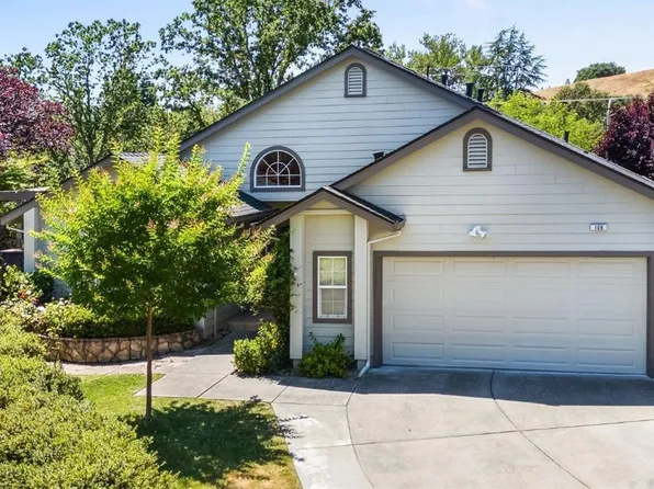 106 Parkwoods Court, Healdsburg, CA 95448