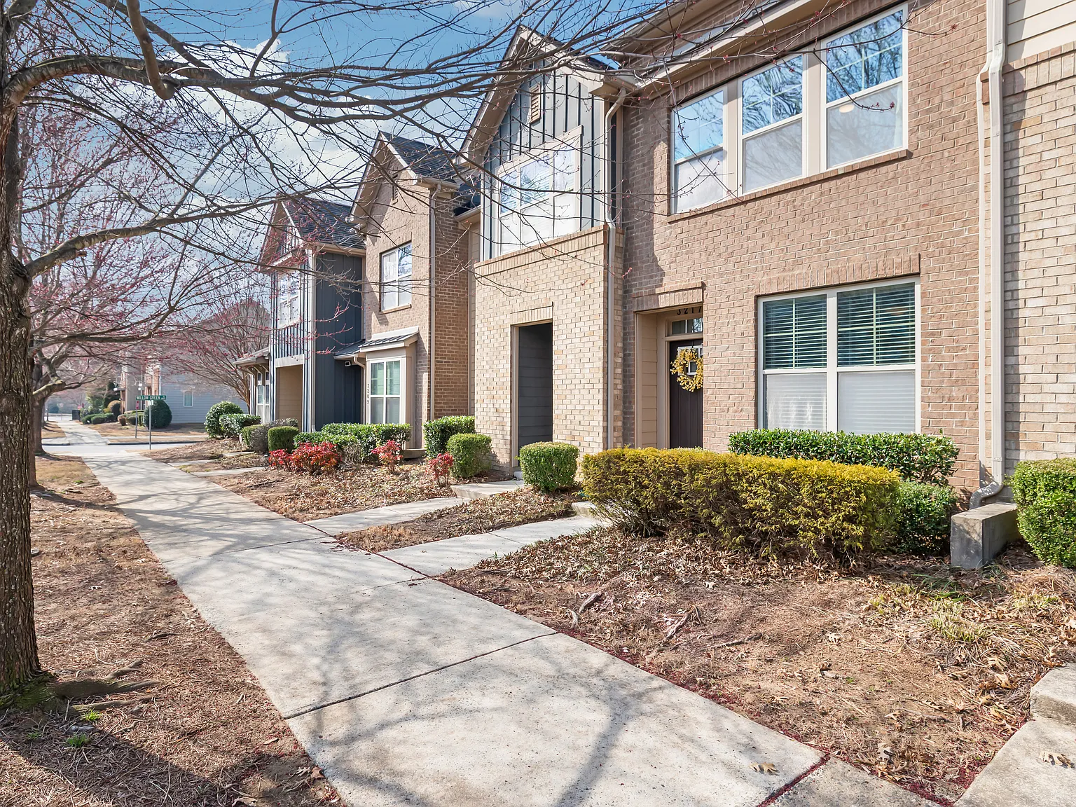 2 bed, 2.5 bath, 1467 sqft, $2,150 — Photo 2
