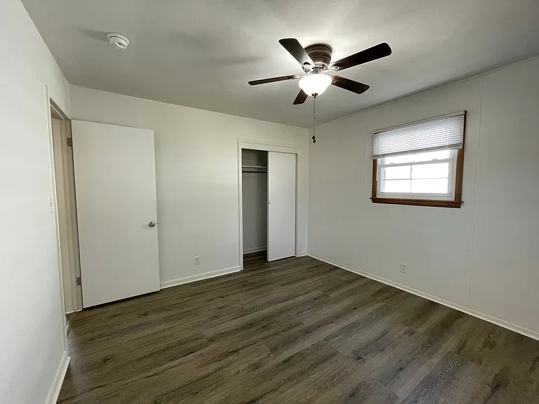 2716 E Linwood St — Photo 10