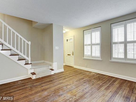 4th image of 2977 S Columbus St