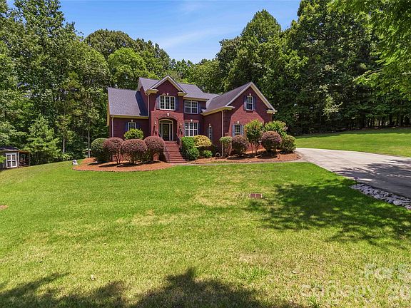 3rd image of 280 Catawba Crest Ln
