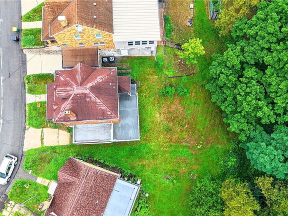 4th image of 116 Lansing Ave