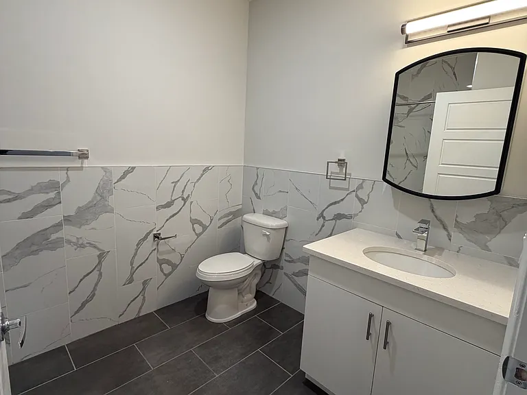 315 Lake St #402 — Photo 9