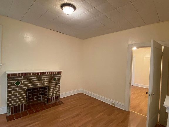 5th image of 110 E Goetz Ave