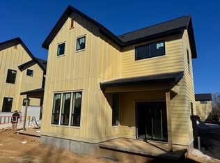 2890 N Bob Younkin Dr #B, Fayetteville, AR 72703