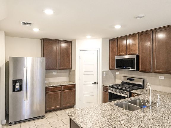 5th image of 5527 Castle Brook Dr