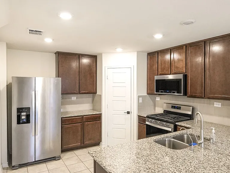 5527 Castle Brook Dr — Photo 5