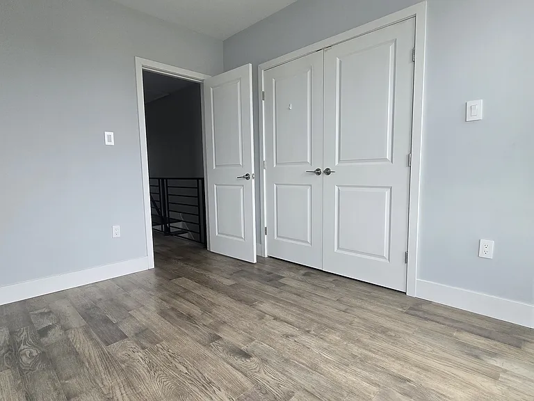 484 Shurs Ln — Photo 16