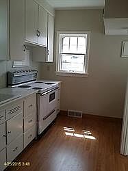 4th image of 4417 Leavenworth St