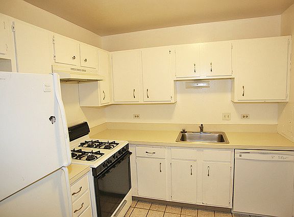 4th image of 700 Wellington Ave Unit 306